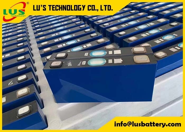 Batterie au phosphate de fer au lithium 3,2 volts 100ah 110Ah Batterie au lithium LiFePO4